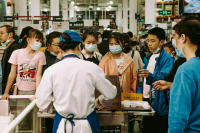 В Китае ввели повышенные антиковидные меры перед Первомаем