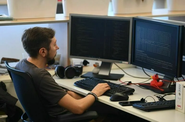 Специалистов по информационной безопасности предложили доучивать на рабочих местах