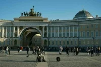 Стакан петербургского туризма наполовину полон
