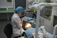 Стоматолог рассказала, с чего начинать имплантацию зубов    