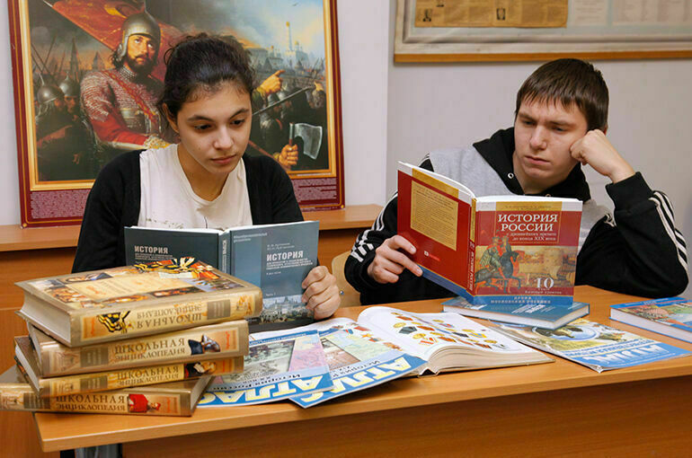 Бутина: Для борьбы с фальсификацией истории нужна комплексная работа