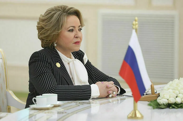 Матвиенко назвала бульдозер символом европейской демократии