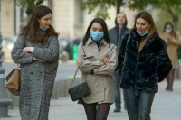 Губернатор Петербурга попросил Роспотребнадзор отменить масочный режим в городе