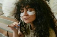 Как избавиться от отеков под глазами