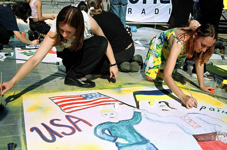 В Минпросвещения РФ назвали преступлением «обработку» детей на Украине