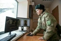 Женщинам разрешат служить в Росгвардии в платьях, туфлях и панаме