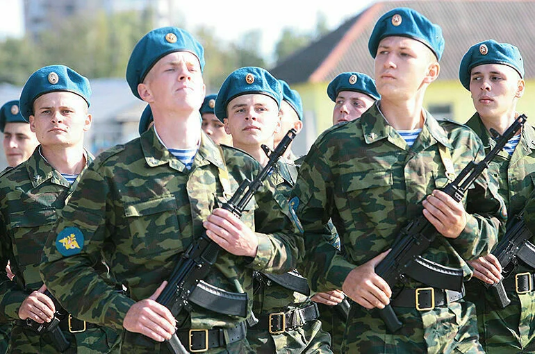Военным хотят отменить предельный возраст для заключения первых контрактов