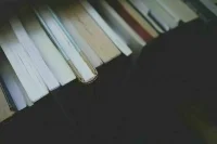 В Госдуму внесли законопроект об обязательной экспертизе учебников для колледжей