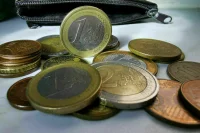 Курс евро впервые с июня 2015 года опустился до 59 рублей