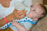 В России ограничат продвижение заменителей грудного молока