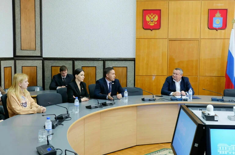 Депутаты Думы Астраханской области встретились с молодежью Донбасса