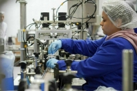 Кабмин упрощает закупку компьютеров и химикатов для научных организаций