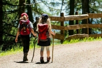 Роспотребнадзор рассказал, как собрать ребенка в летний лагерь