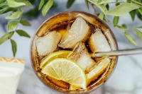 Диетолог рассказала, от каких напитков лучше отказаться в жару