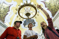 Экскурсоводов запишут на видео и снабдят бейджем