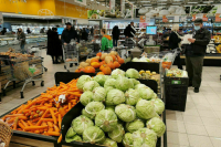 Огурцы, капуста и помидоры продолжают дешеветь