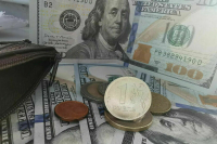 Курс доллара опустился ниже 59 рублей впервые с 25 мая