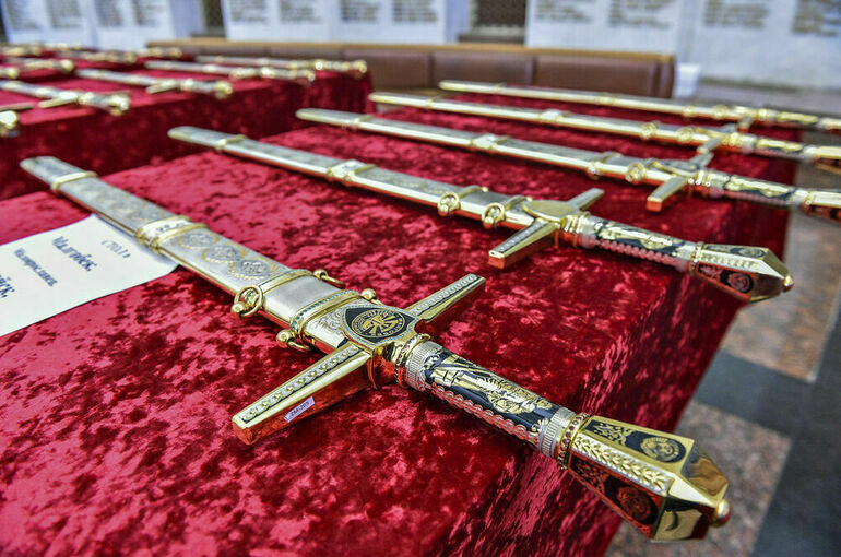 Турчак поздравил Псков и Великие Луки с получением Мечей Победы