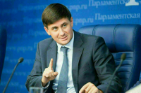 Деньгин призвал учесть интересы россиян, признающих только бумажные документы