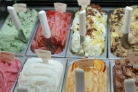 Диетолог рассказала, как выбрать полезное мороженое