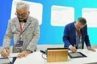 Филипп Киркоров подписал на ПМЭФ соглашение с губернатором Ленобласти