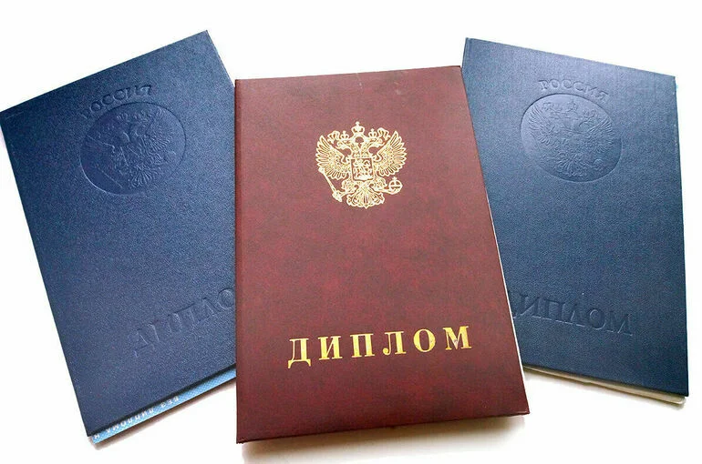 Золотую медаль и красный диплом заменит запись на Госуслугах