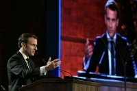 Макрон призвал Украину самой вести диалог с Россией