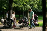 Какие выплаты и льготы положены многодетным родителям
