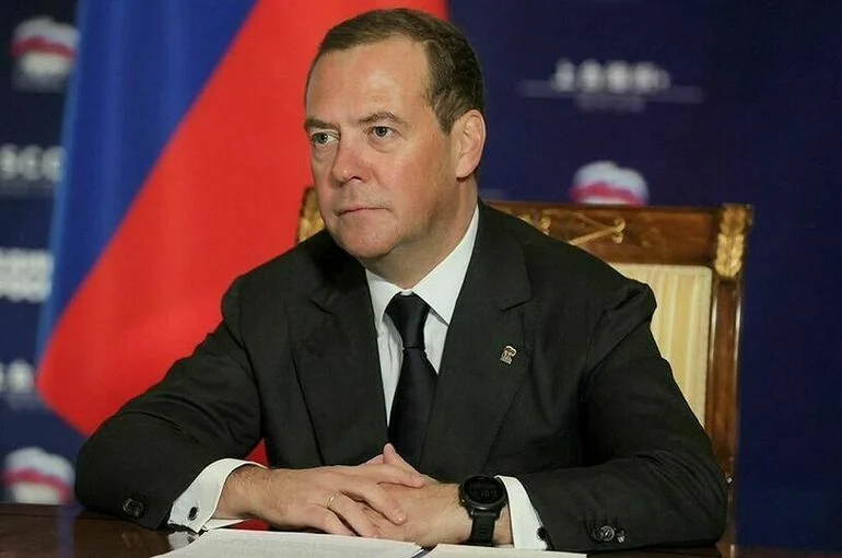 Медведев: Евросоюз готовит украинцев к &laquo;смерти за европейскую перспективу&raquo;