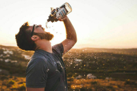 О чем говорит постоянное желание пить воду