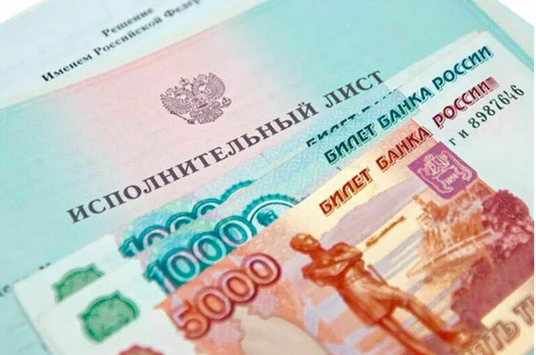 В исполнительном листе будут указывать дату и место рождения взыскателя-физлица