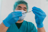 Гинцбург рассказал, как проходят испытания вакцины от разных штаммов коронавируса