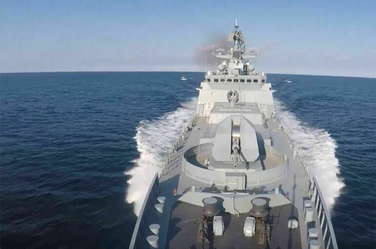 Морякам-черноморцам вручили подарки и письма школьников