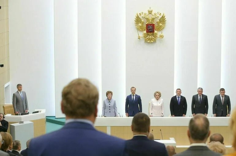 Матвиенко прервала заседание Совфеда ради минуты молчания