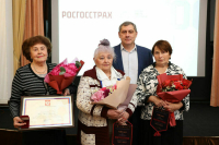 Генеральный директор «Росгосстраха» вручил награду страховому агенту, пережившему блокаду Ленинграда