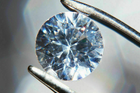  В кабмине поддержали нулевой НДС на покупку алмазов