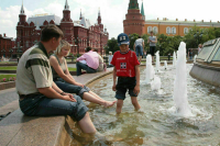 Роспотребнадзор напомнил, как не перегреться в жару