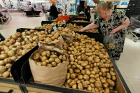 В России за неделю подешевели сахар, капуста, помидоры и картофель
