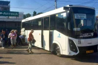 Первый автобус из Крыма отправился в Херсон, а поезда пока откладываются