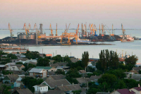 В порту Бердянска подняли десантный корабль, затопленный после удара «Точкой-У»