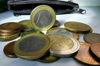 Курс евро на Мосбирже достиг 66 рублей впервые с 3 июня