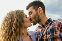 Полезный и вредный: чем можно заразиться через поцелуй