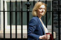 Глава МИД Великобритании досрочно покинула встречу G20 в Индонезии