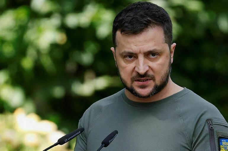 Зеленский поручил миллиону бойцов ВСУ отвоевать юг Украины