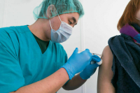 В Роспотребнадзоре призвали до декабря привить от гриппа не менее 60% населения