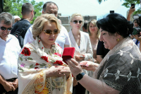 Матвиенко вручили памятную медаль Союза женщин Дагестана