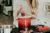 Диетолог объяснила, почему употребление соли необходимо для человека