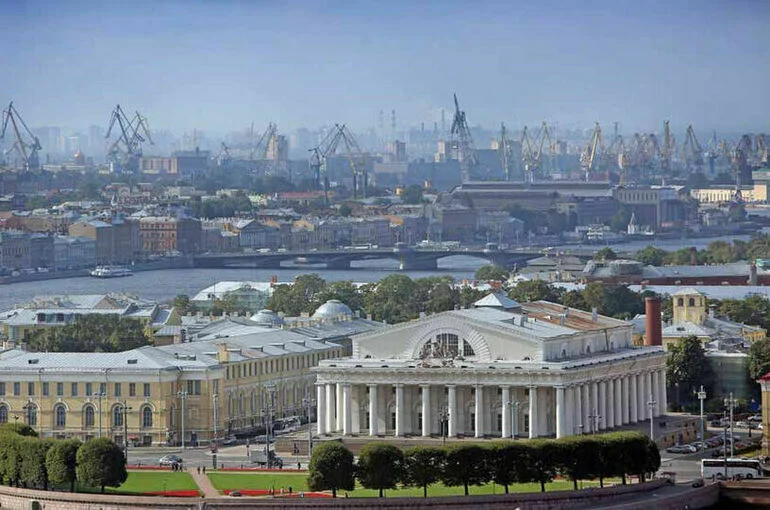 Синоптик спрогнозировал теплую погоду в Петербурге 