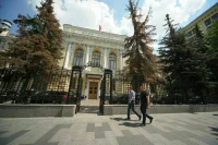 Центробанк в сентябре продлит ограничение на выдачу иностранной валюты физлицам