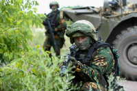 Военнослужащие Росгвардии изъяли крупную партию украинского оружия в ЛНР